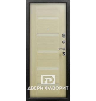 Дверь в квартиру (три петли)