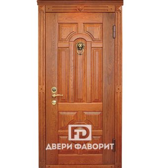 Дверь с отделкой массив дерева