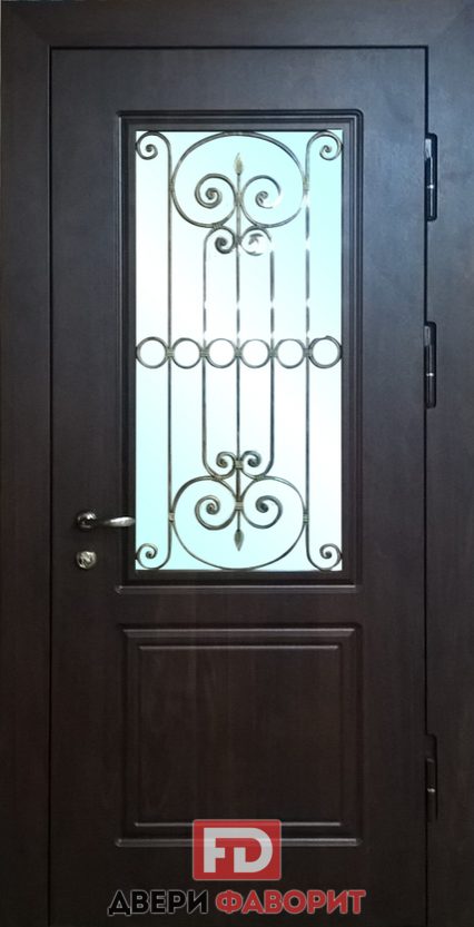 уличная дверь со стеклом и ковкой, усилена тремя петлями
